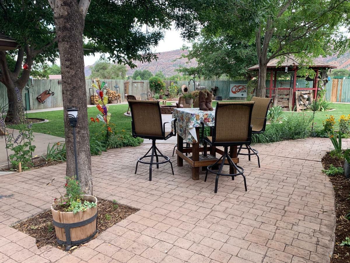 Zion'S Backyard Bed And Breakfast Colorado City ภายนอก รูปภาพ